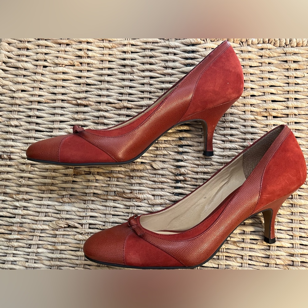 Ann Taylor burnt sienna color leather pumps 7.5
